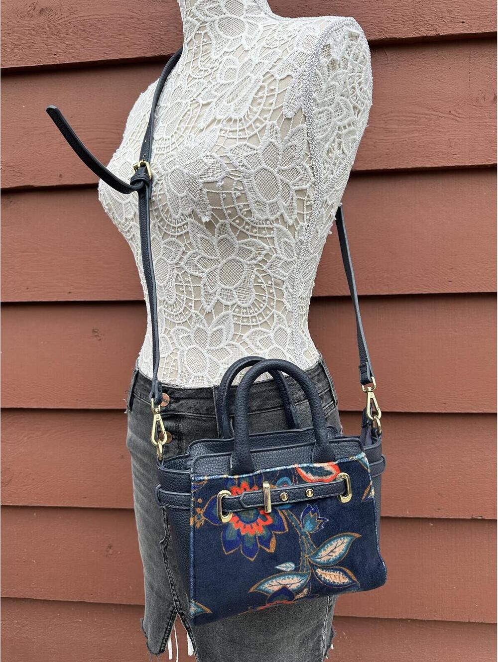 Floral Embroidered Mini Crossbody Bag‎